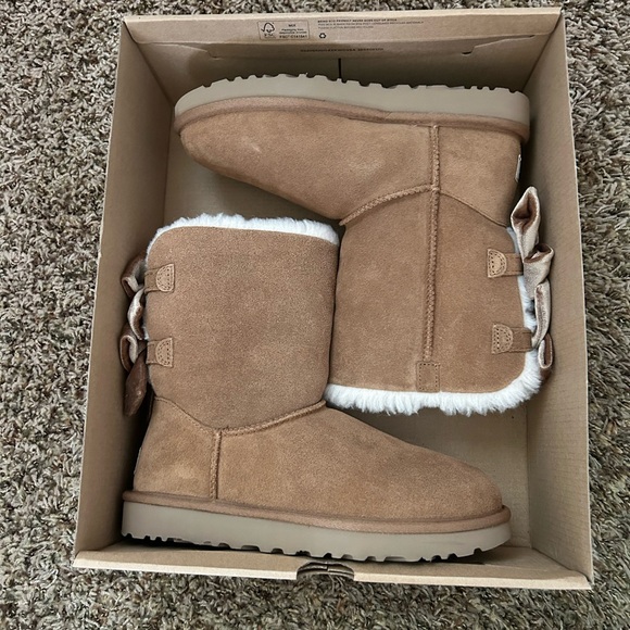 Bailey Bow Velvet Ribbon UGGs  - women’s US Size 7 - Picture 5 of 7